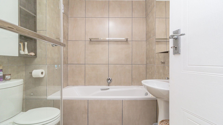 2 Bedroom Property for Sale in De Kelders Western Cape